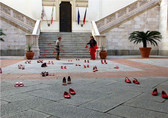 Contro la violenza sulle donne il Palazzo Civico diventerà rosso
