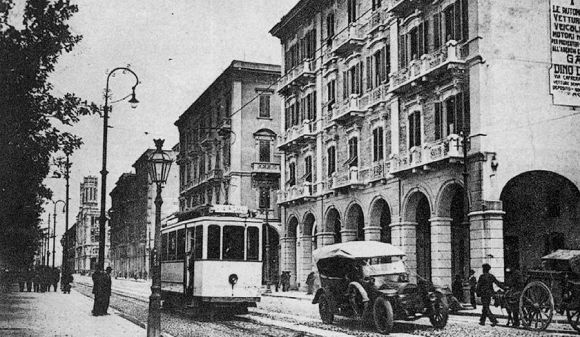 Cagliari - tram in via Roma
