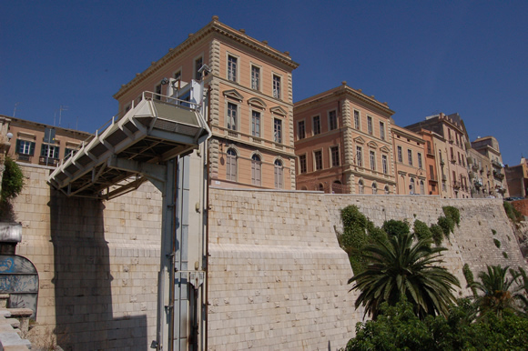 Cagliari - ascensore pubblico nel rione Castello