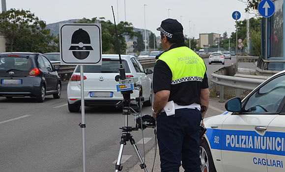 Autovelox a Cagliari - postazione mobile della Polizia Municipale