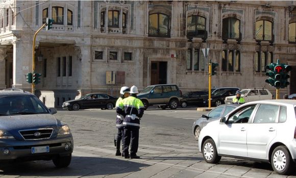 Cagliari - traffico nella via Roma