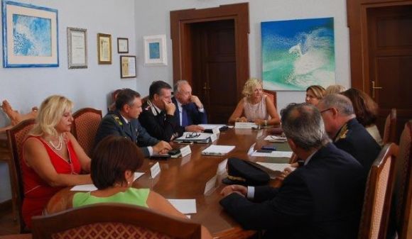 La riunione nella Prefettura di Cagliari