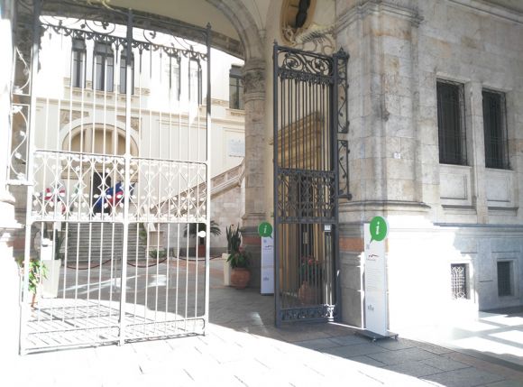 Infopoint turistico presso il Palazzo Civico in via Roma a Cagliari