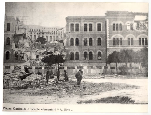 La scuola elementare "A. Riva" in Piazza Garibaldi distrutta (1943)