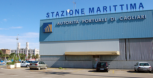 Autorità portuale di Cagliari, sullo sfondo il Palazzo Civico