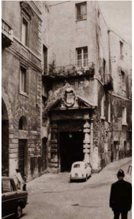 Ingresso del palazzo Zapata col portale manieristico fatto erigere nel 1626 da don Lussorio Brundo
