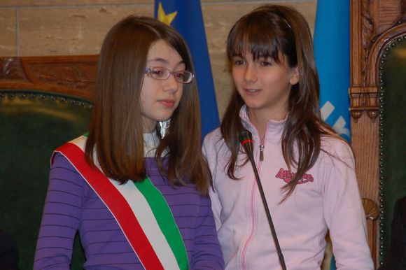 Sindaco Anna Picciau e vice sindaco Giulia Cherchi