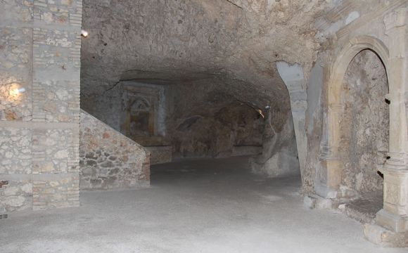Interno della cripta di Santa Restituta