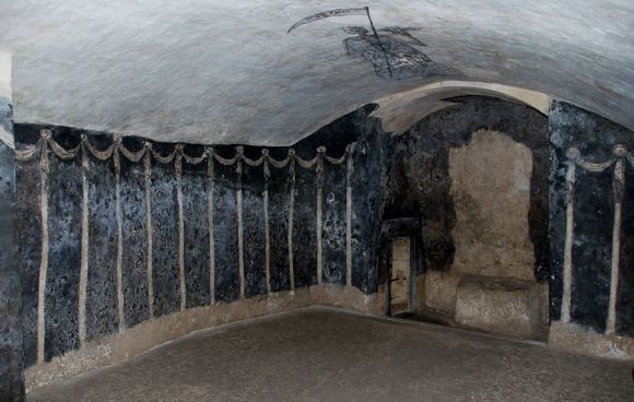 Interno della cripta di San Sepolcro